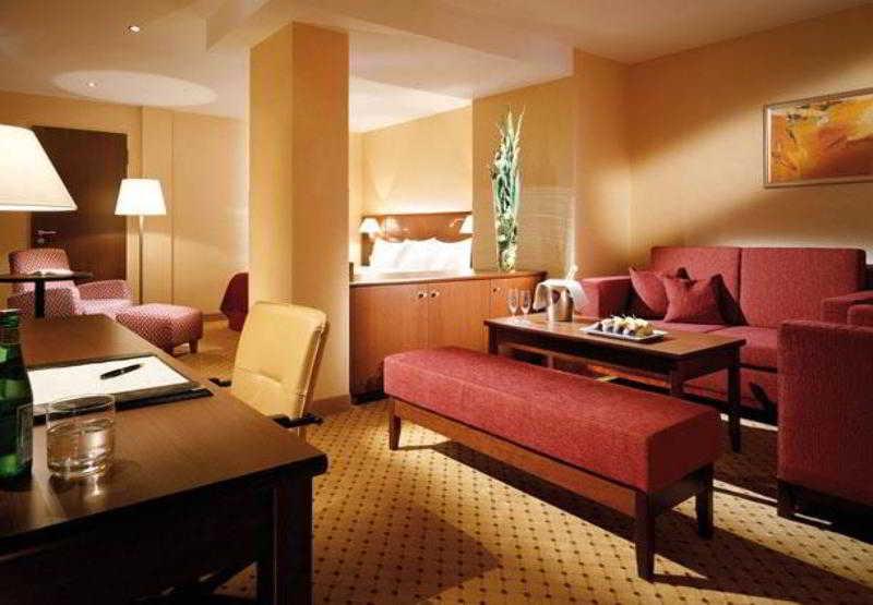Courtyard By Marriott Center Hotel 4*
