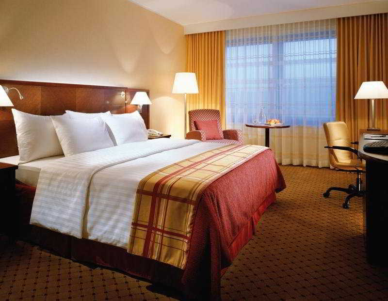 Courtyard By Marriott Center Hotel